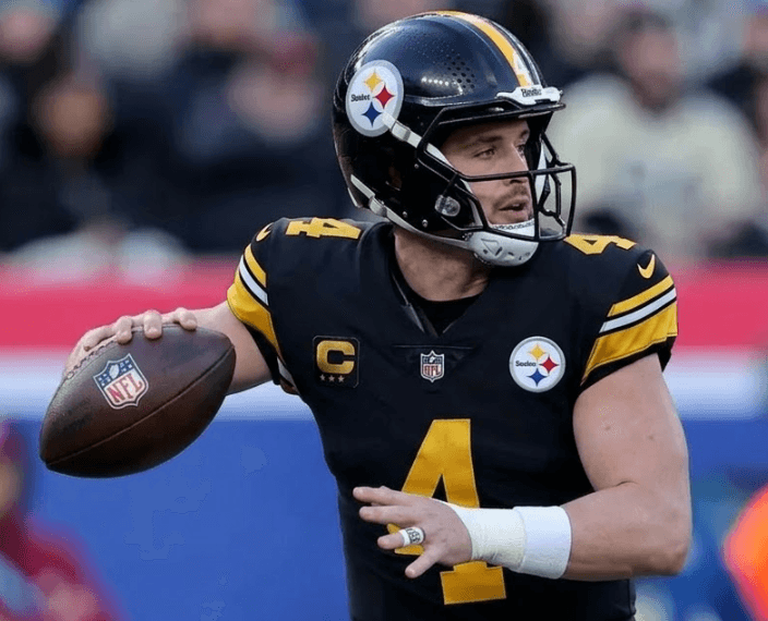 Pittsburgh Steelers Shift Focus to Pursuing $150 Million QB Derek Carr Amid Retirement Rumors Surrounding Aaron Rodgers