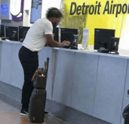 Super Bowl Champion Tyreek Hill Spotted at Detroit Airport After Visit to Lions – Detroit Fans Speculate Team Has Signed Him