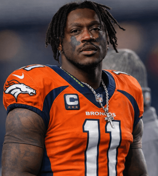 Eagles Superstar AJ Brown Spotted Buying Moving Boxes at Home Depot After Broncos Visit Sunday Morning – Broncos Fans Speculate Team Will Announce Signing Him This Week