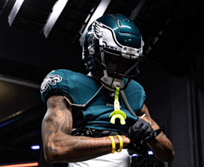 Louis Vuitton Staff Mock Simply-Dressed Man, Deny Entry — 24 Hours Later, They’re Stunned to Learn He’s Philadelphia Eagles Star